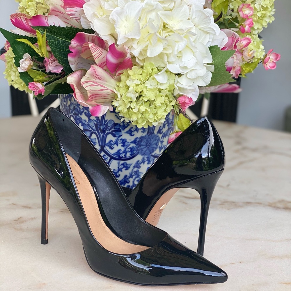 Schutz black pumps